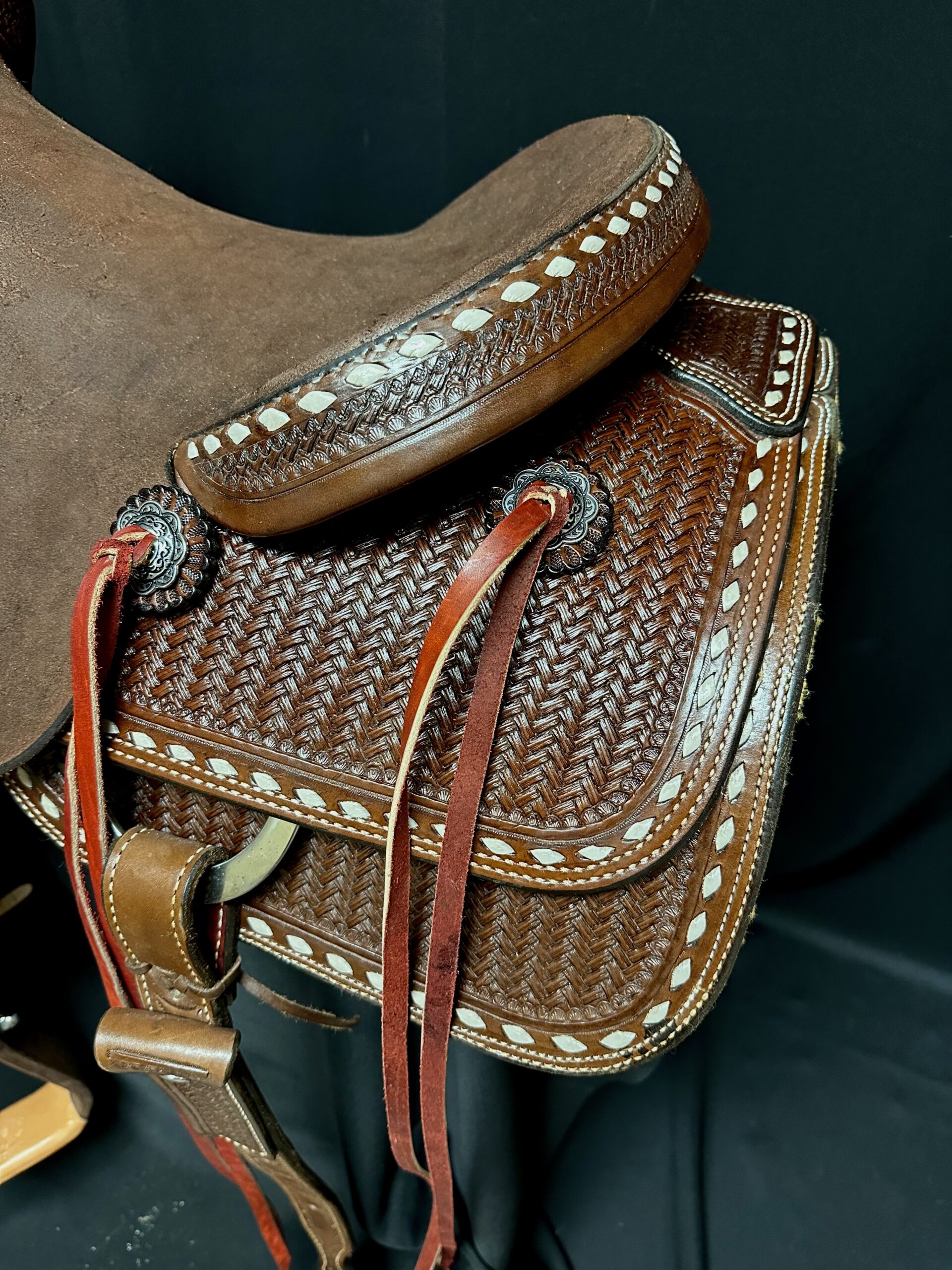 White Rock Cutting Saddle with Basketweave tooling and White Buckstitch