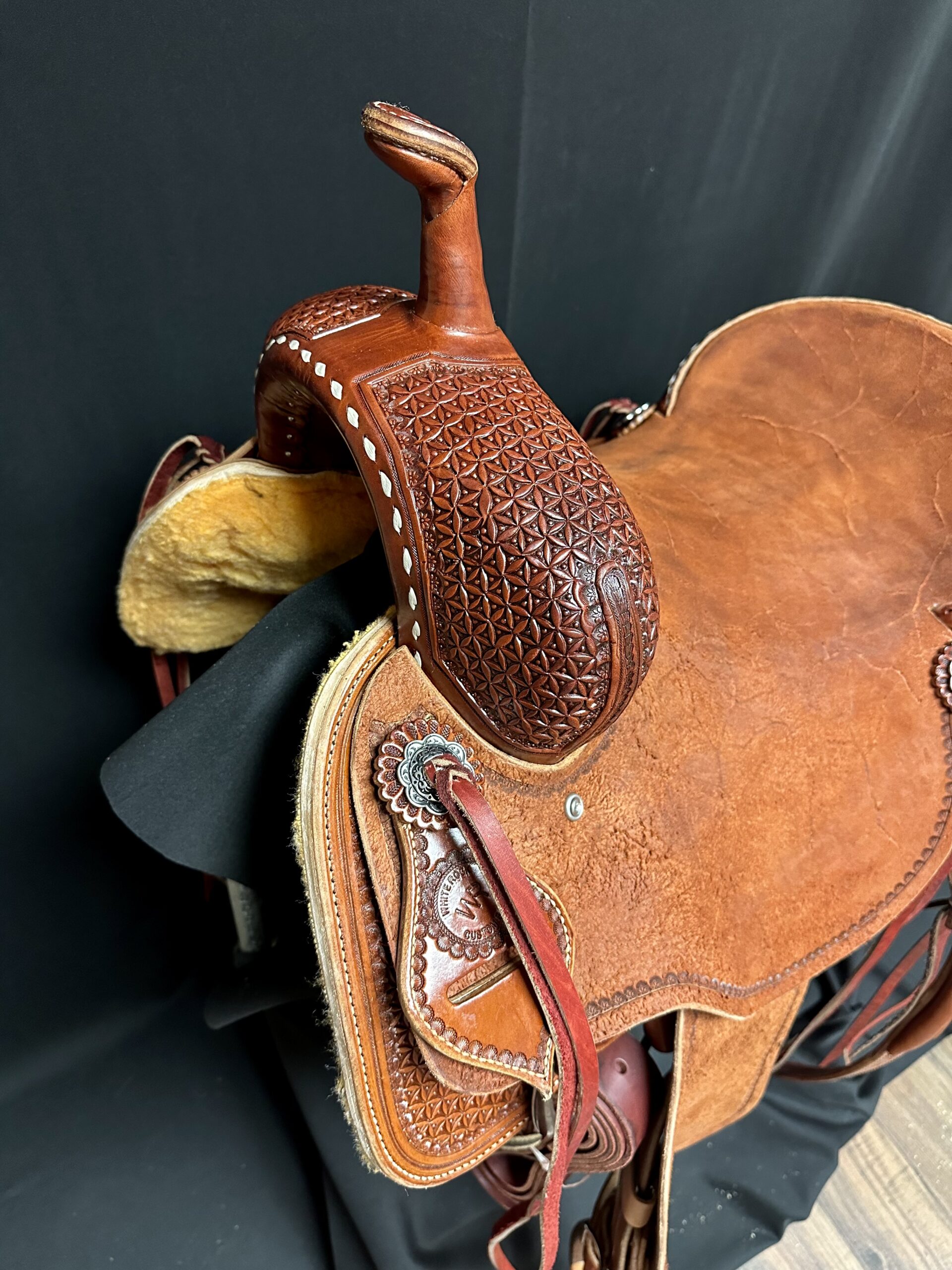White Rock Cutting Saddle with Snowflake tooling and White Buckstitch
